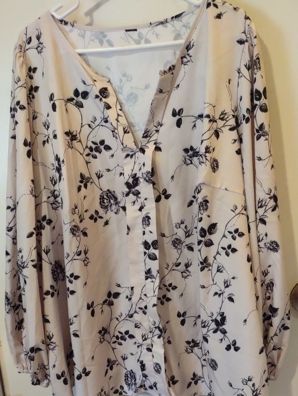 Shein Curve Women's Cream Floral Button-Front Blouse 6x